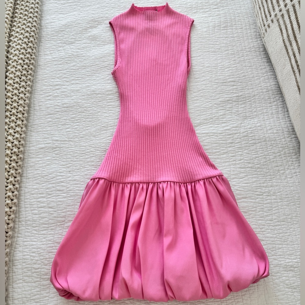 Pink Sleeveless Dress with Open Back - Picture 3 of 5